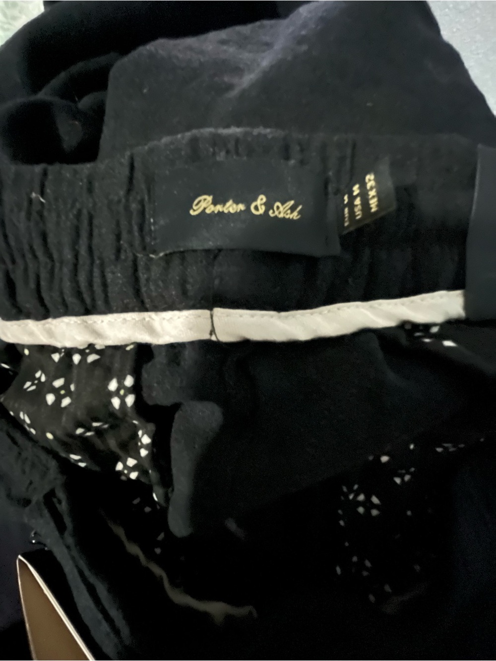 Men's Black Relaxed-Fit Drawstring Joggers - Picture 2 of 3
